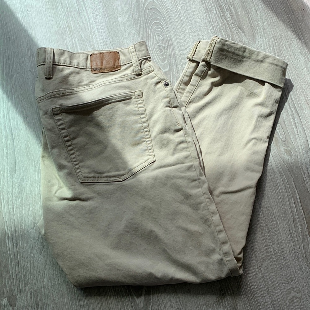 Men’s Gap khakis